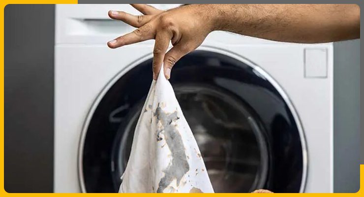 لک سیاه روی لباس